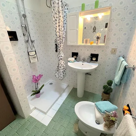 Spetacular On Two Floors With Garden 10 Minutes From The Sea リニャーノ・サッビアドーロ