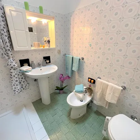 Spetacular On Two Floors With Garden 10 Minutes From The Sea Villa